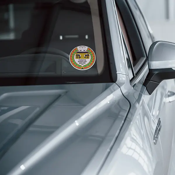 İçten Yapıştırma Cam Etiketi | Ters Baskı Araç ve Vitrin Sticker