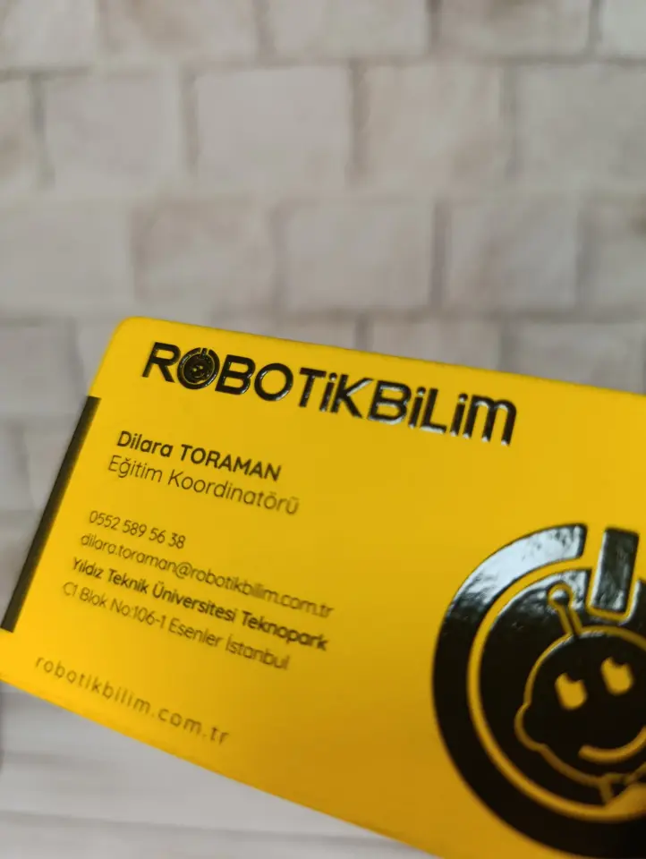 Kabartma Laklı Kartvizit | Premium Kartvizit Baskı - GiftCrea