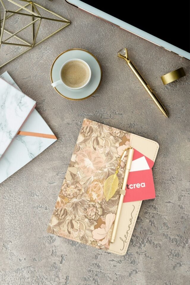 Kişiye Özel Çiçek Desenli Defter ve Tüy Kalem Seti Lazer İsim Kazıma Günlük Kartlıklı Defter Lila