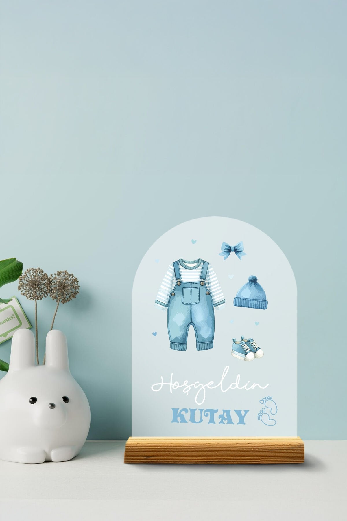 Yenidoğan Erkek Bebek İçin Kişiselleştirilebilir - Kıyafet Modelli İsme Özel Dekoratif Masa Süsü Model 1