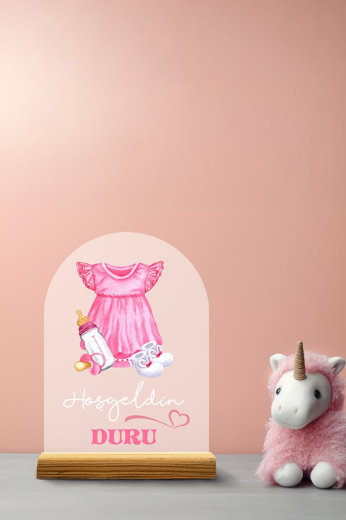 Yenidoğan Kız Bebek İçin Kişiselleştirilebilir - Kıyafet Modelli İsme Özel Dekoratif Masa Süsü Model 1